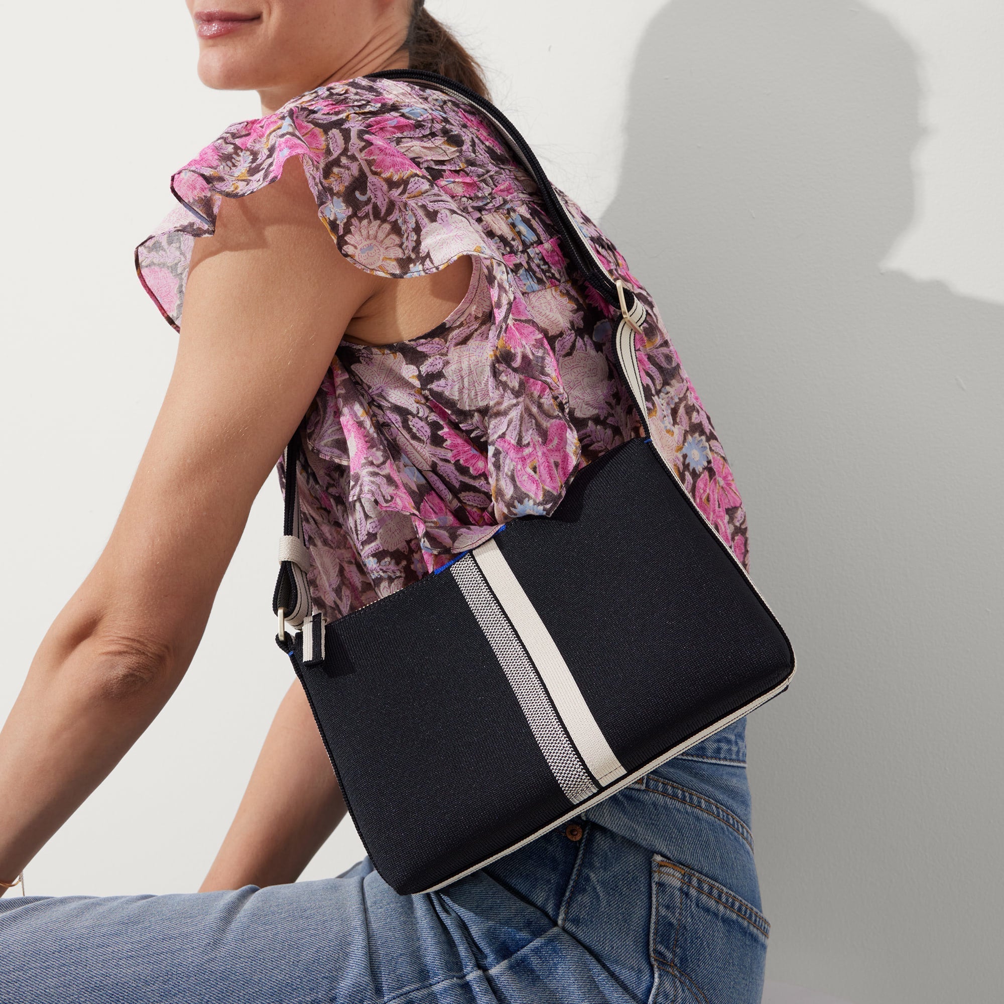 The Casual Crossbody - Black and Ivory Stripe - 图片 3