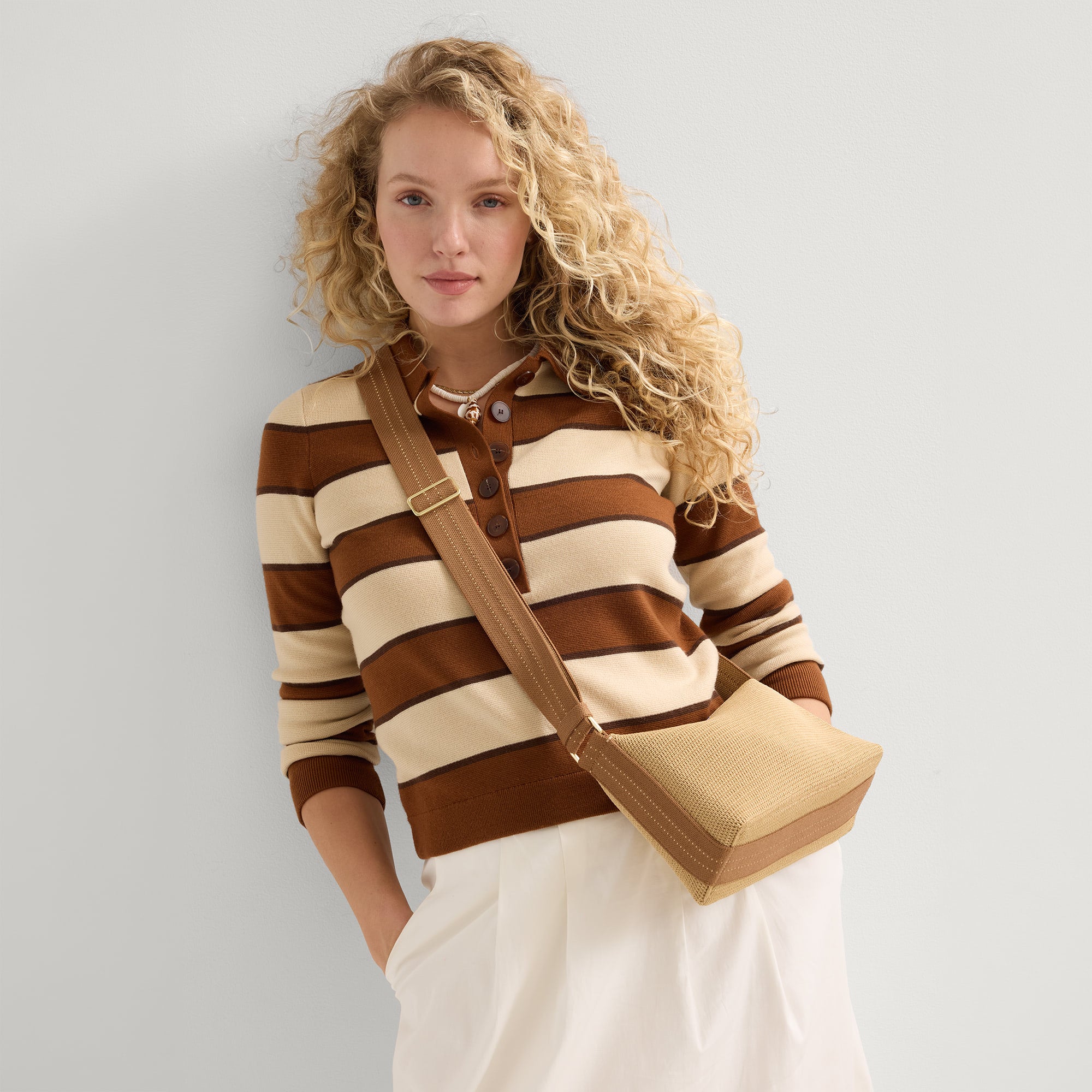 The Casual Crossbody - Brown Butter Raffia-Knit - 图片 3