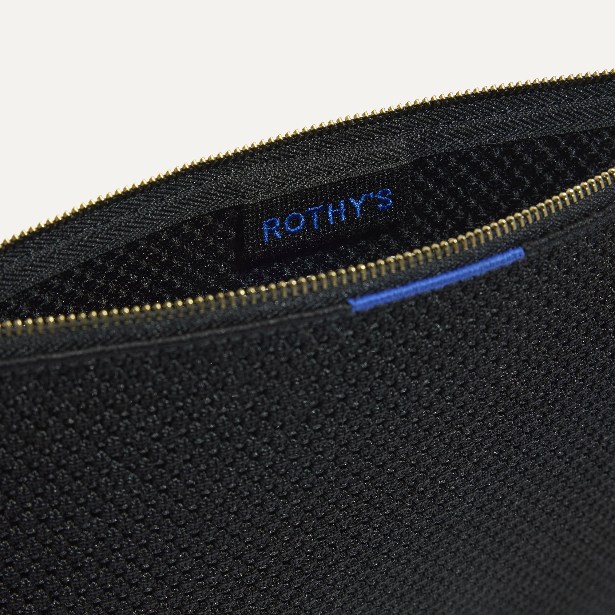 The Convertible Clutch - Black Espresso Open-Knit - 图片 4