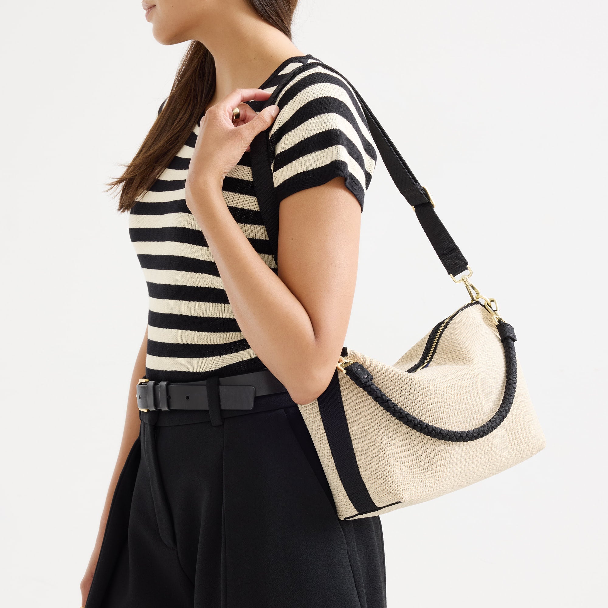 The Daily Crossbody - Black and White Raffia-Knit - 图片 3