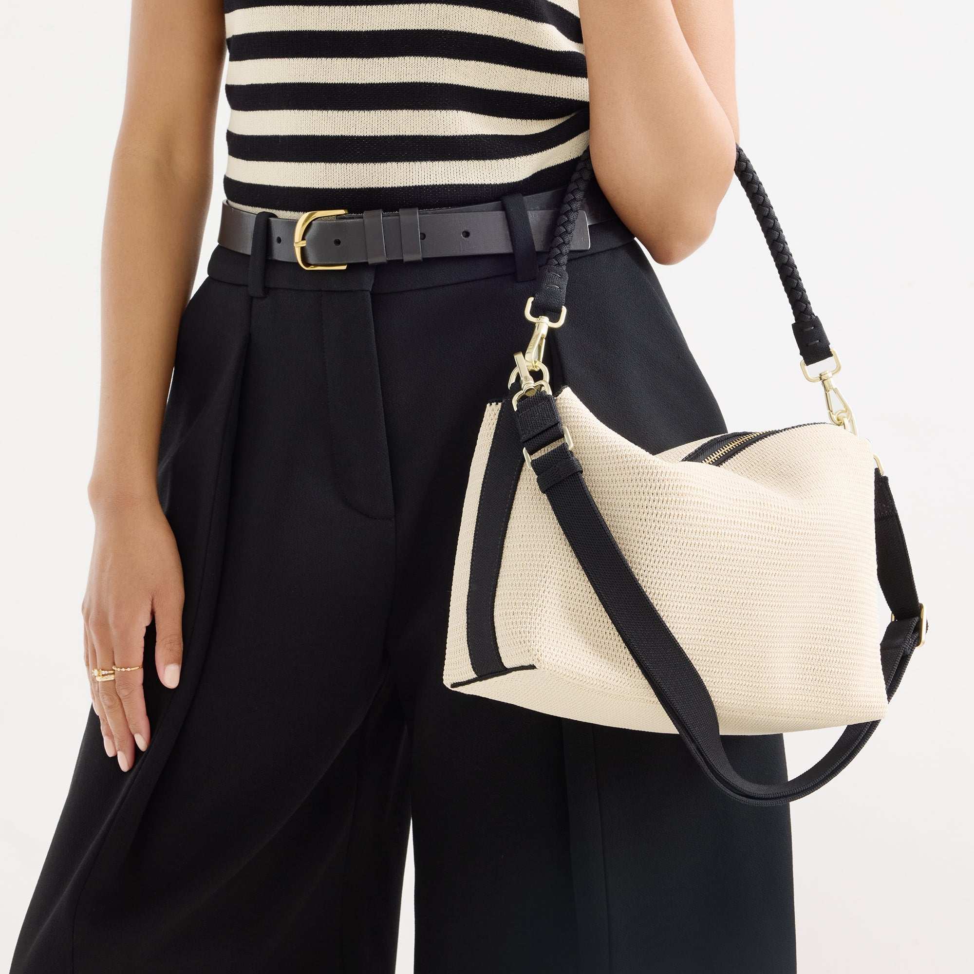 The Daily Crossbody - Black and White Raffia-Knit - 图片 4