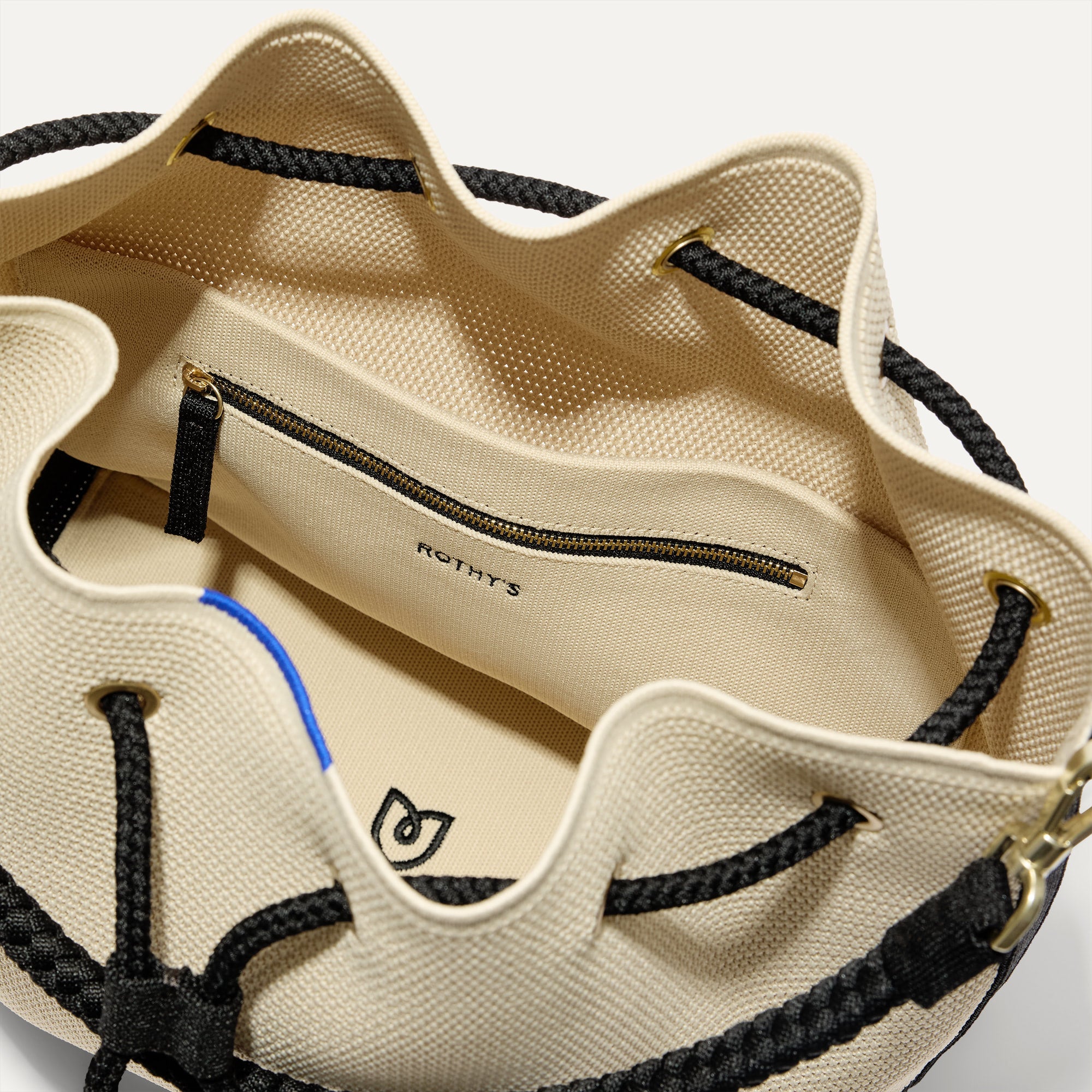 The Cinch Bucket Bag - Black and White Raffia-Knit - 图片 8